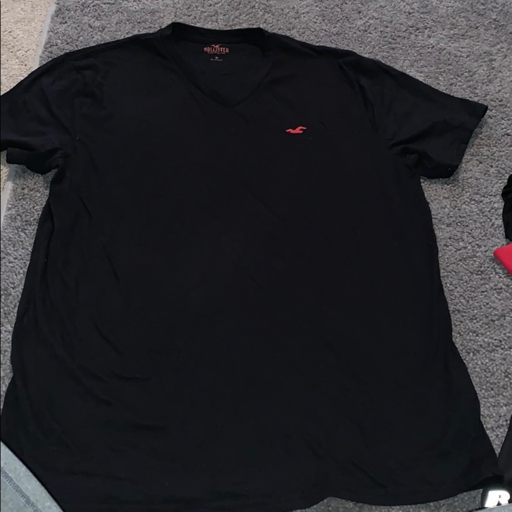 Hollister tshirt.